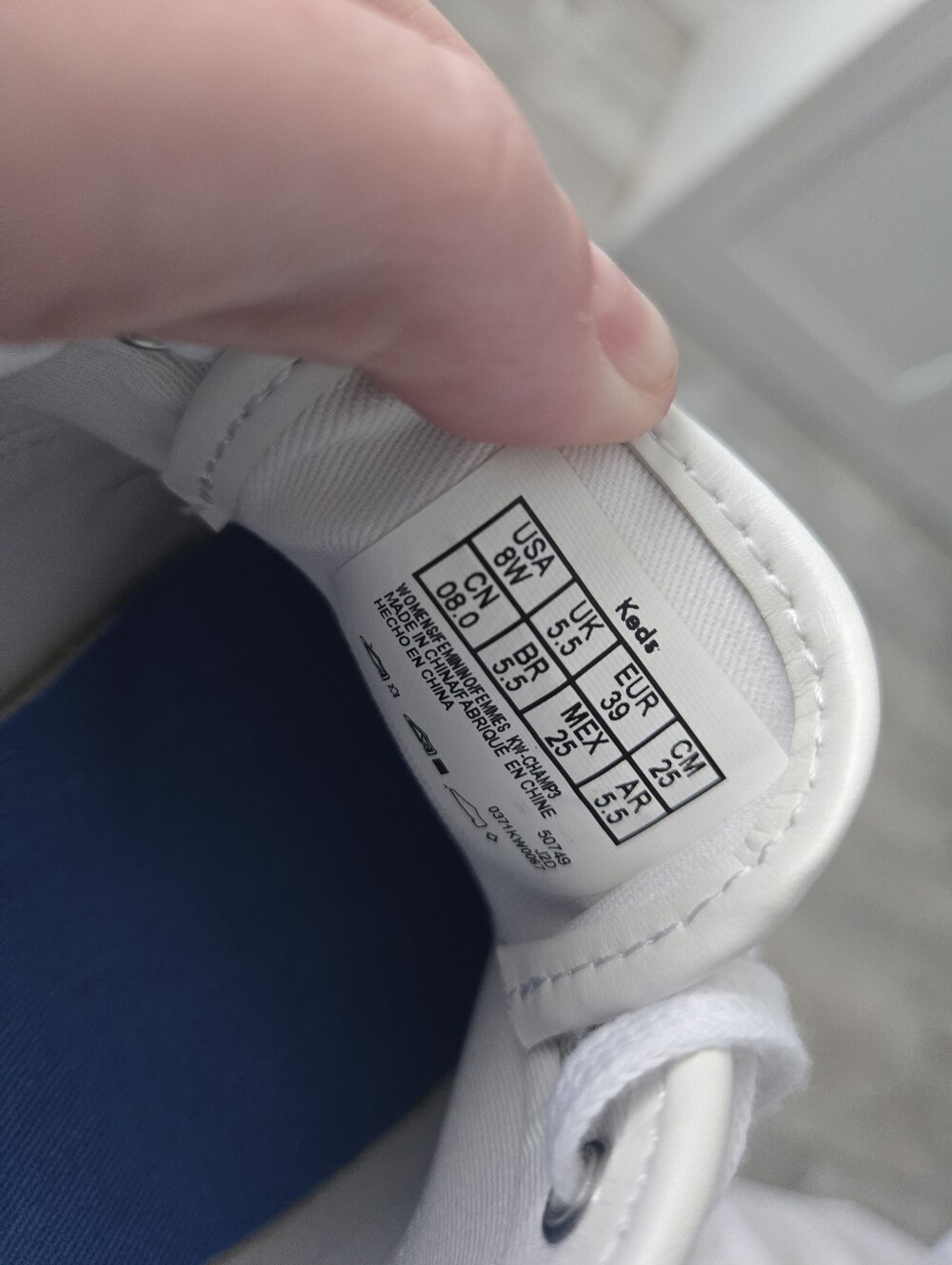 8 Wide Women's Champion Originals Leather Medium/Wide Sneaker Size 8 Wide - Picture 2 of 11